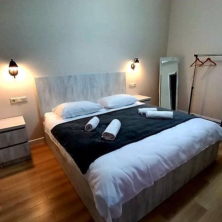 D-S Apartament In Kutaisi Eksteriør billede
